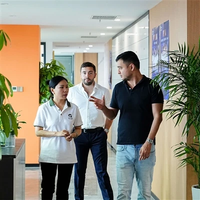قزاقستان برای بحث در مورد مشخصات لوله تیتانیوم GR1 از GNEE بازدید می کند